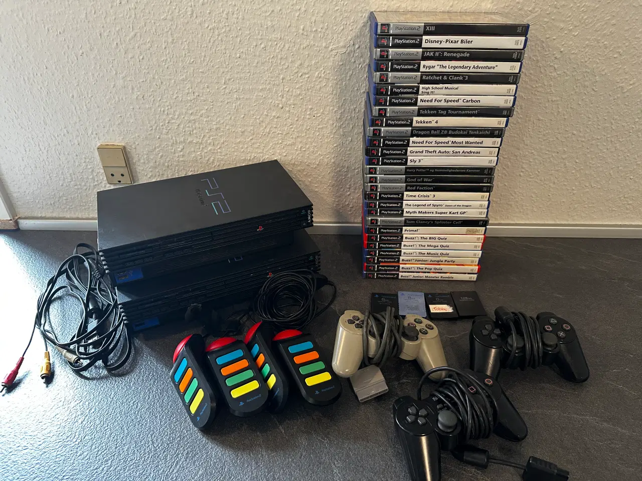 Billede 1 - Playstation 2 pakke med 2 maskiner og 27 spil