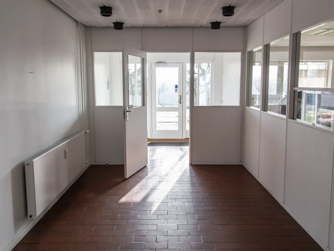 Billede 2 - 42 m2 kontorlokale med dejligt lysindfald