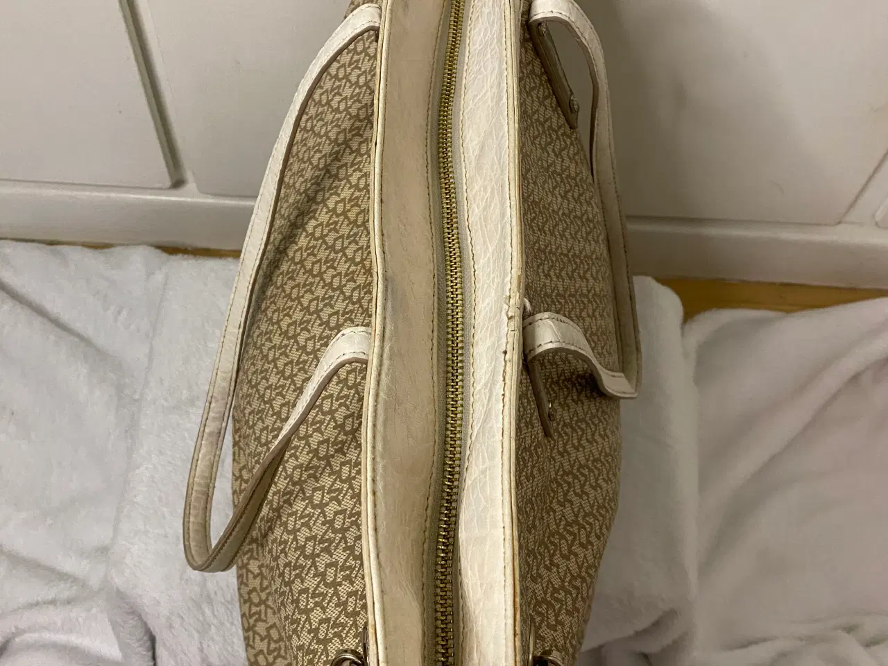 Billede 13 - DKNY shopper + makeup pung