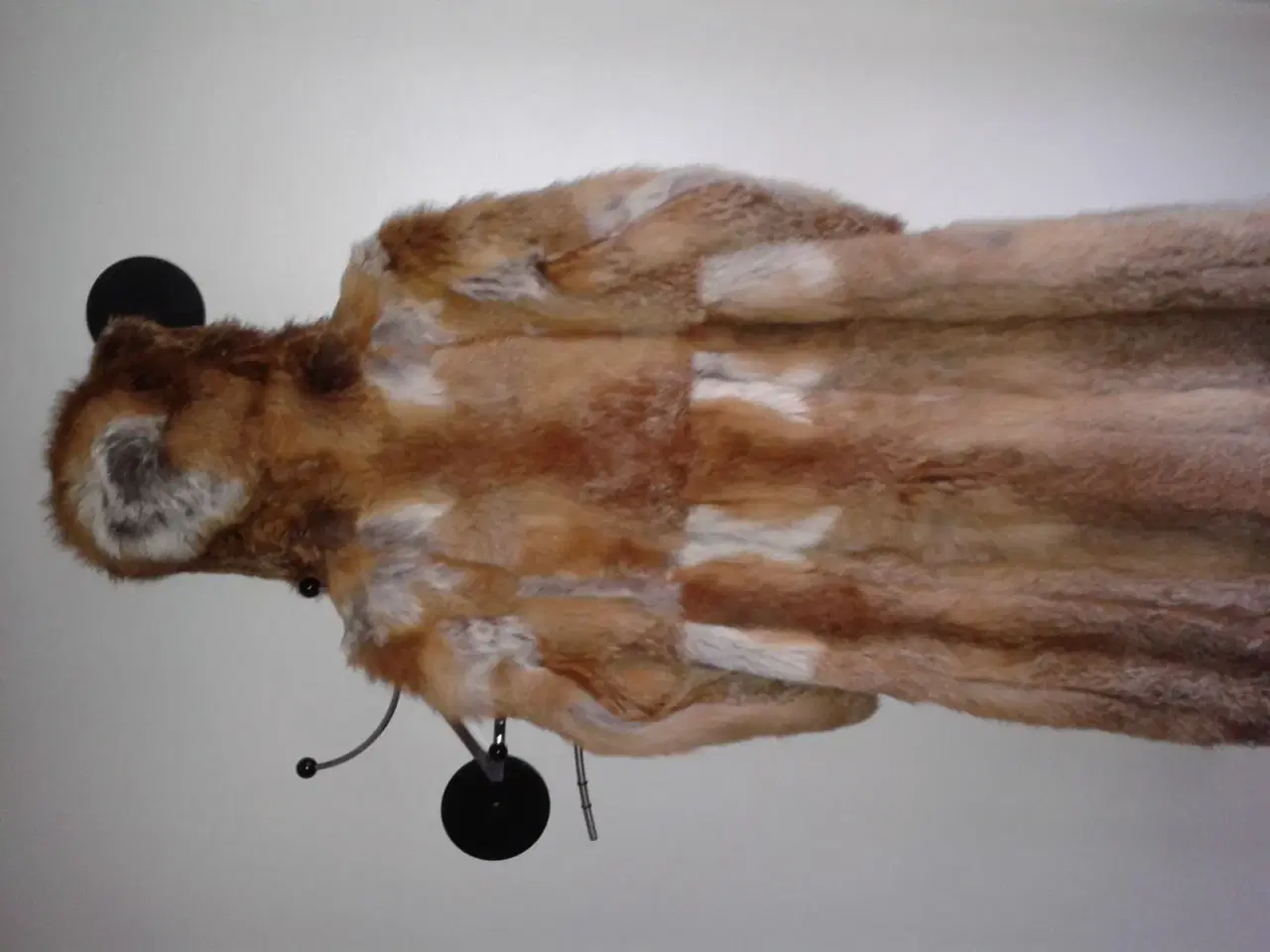 Billede 3 - flot lang rævepels frakke med hætte