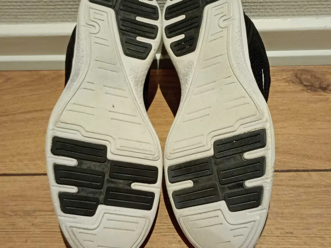 Billede 4 - Sneakers, RUNTECH, sort, str. 41.