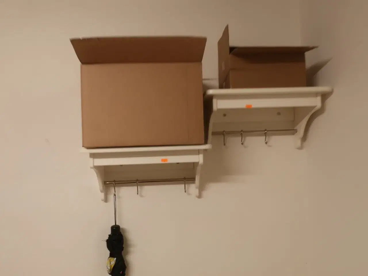 Billede 9 - Reol, bord, varmeblæser m.v.