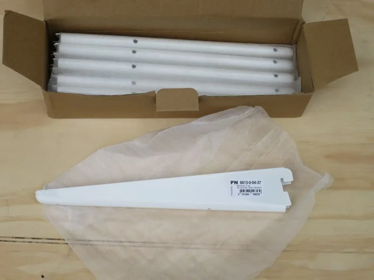 Billede 1 - PN Beslag Hyldeknægt 270mm