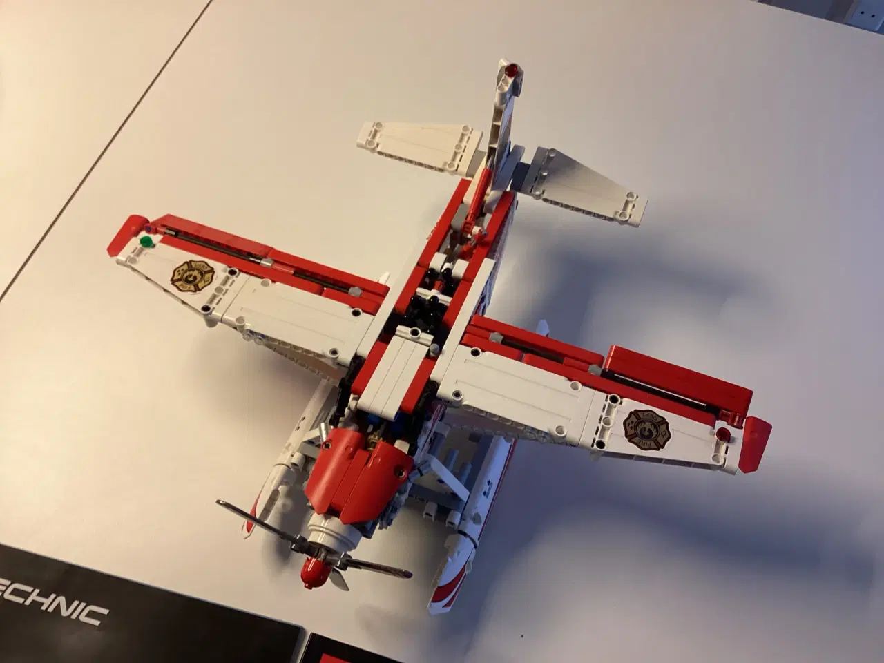 Billede 3 - TECHNIC LEGO brandslukningsfly 42040