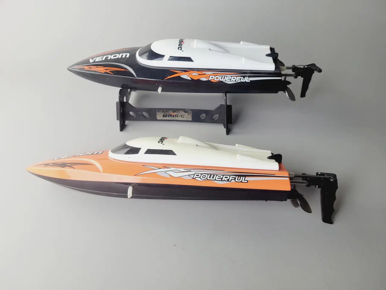 Billede 4 - 🚤 2x UDI R/C Venom Speedbåde (Utestet)