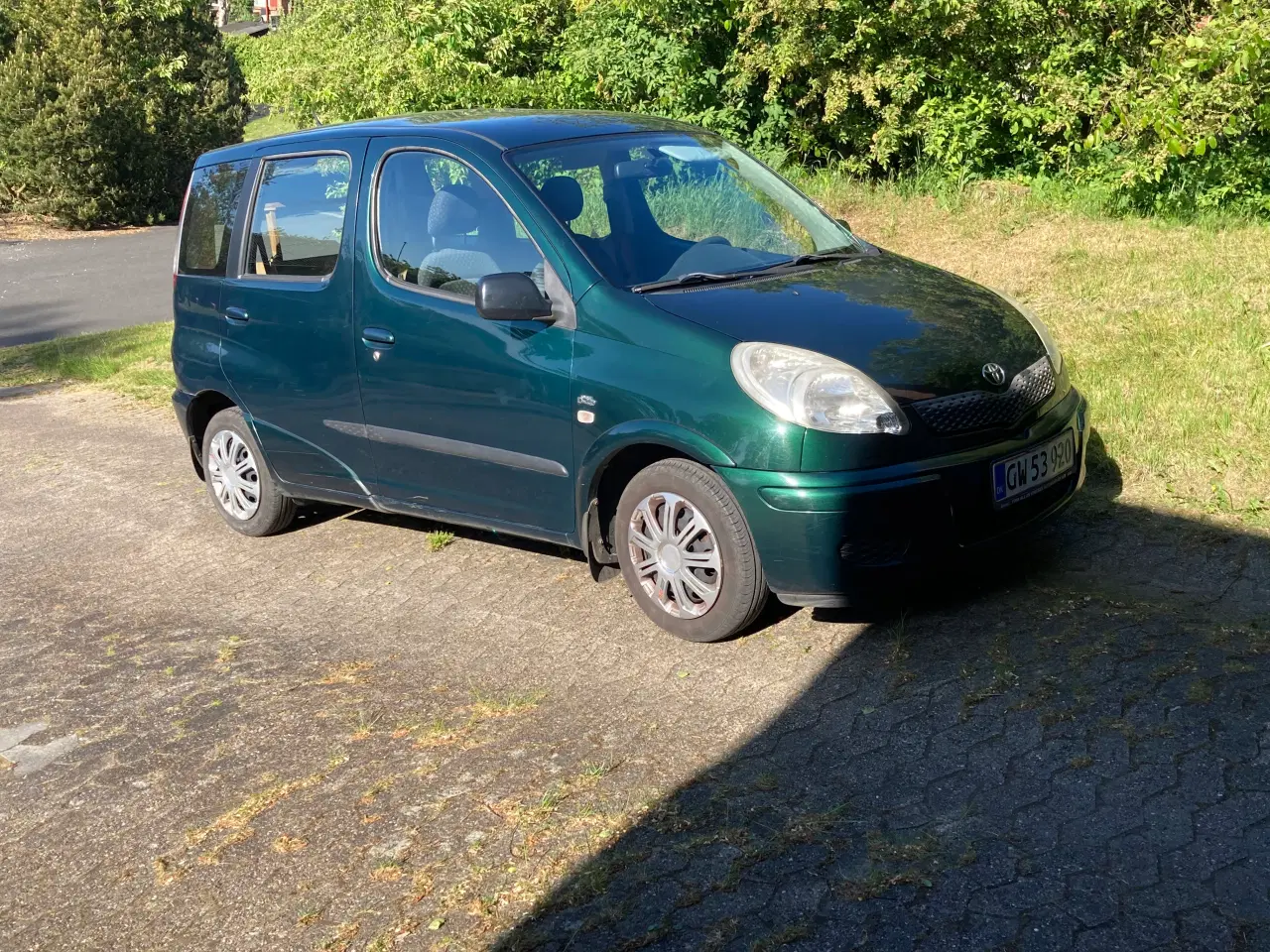 Billede 1 - Kvadratisk og praktisk Toyota Yaris Verso P2.