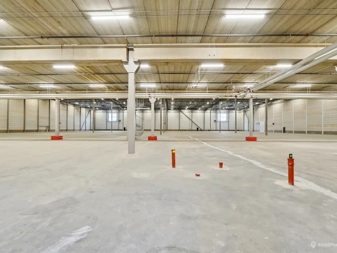 Billede 3 - Rummelige og moderne lagerhaller med højt til loftet og optimal placering