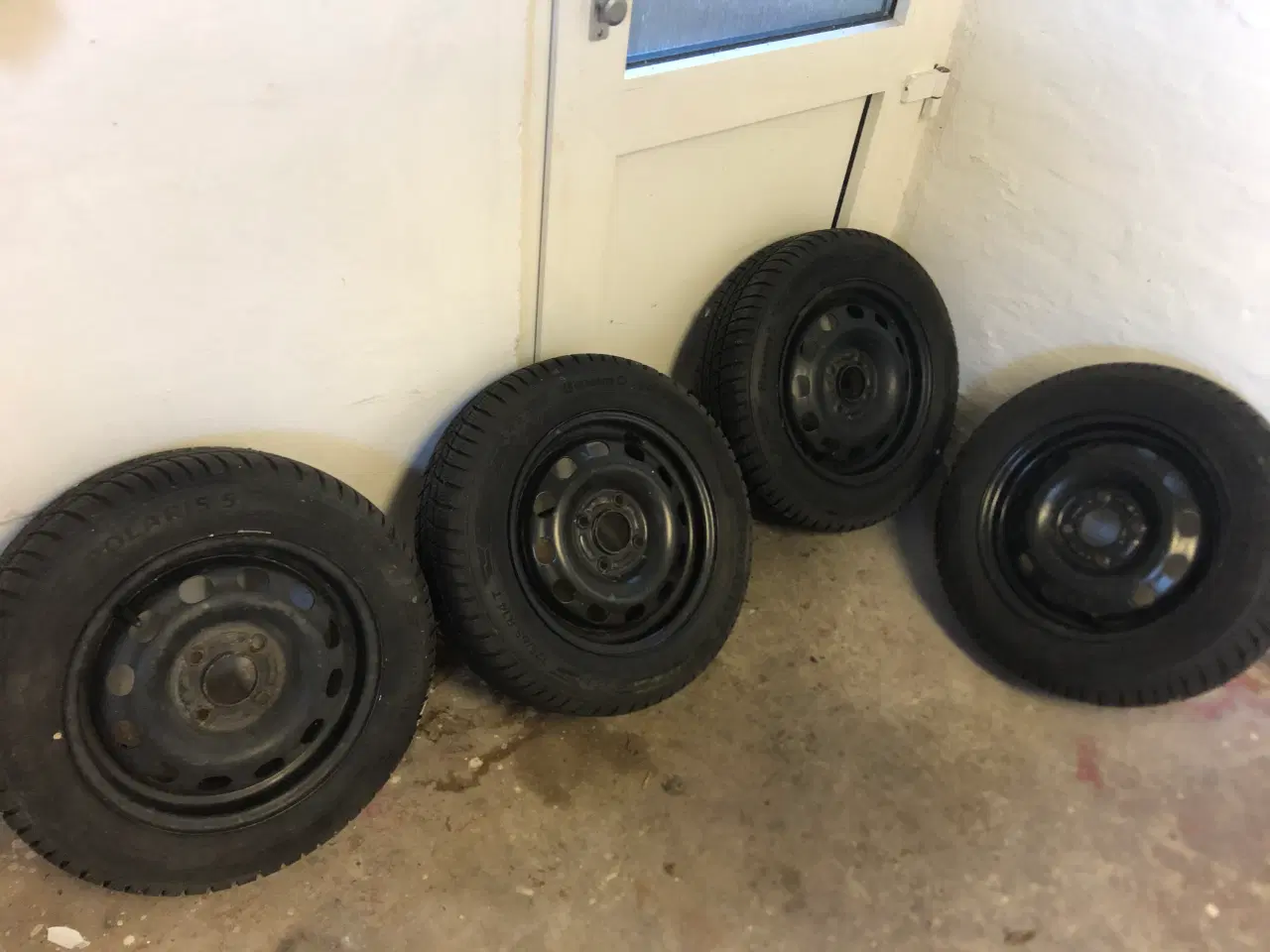 Billede 5 - Næsten ny helårsdæk og fælg