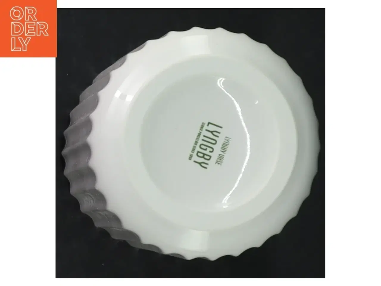 Billede 2 - Hvid keramisk vase fra Lyngby (str. 15 cm. 8 cm i diameter)