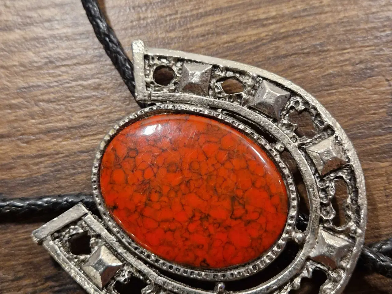 Billede 5 - Amerikansk vintage Bolo Slips med rød sten