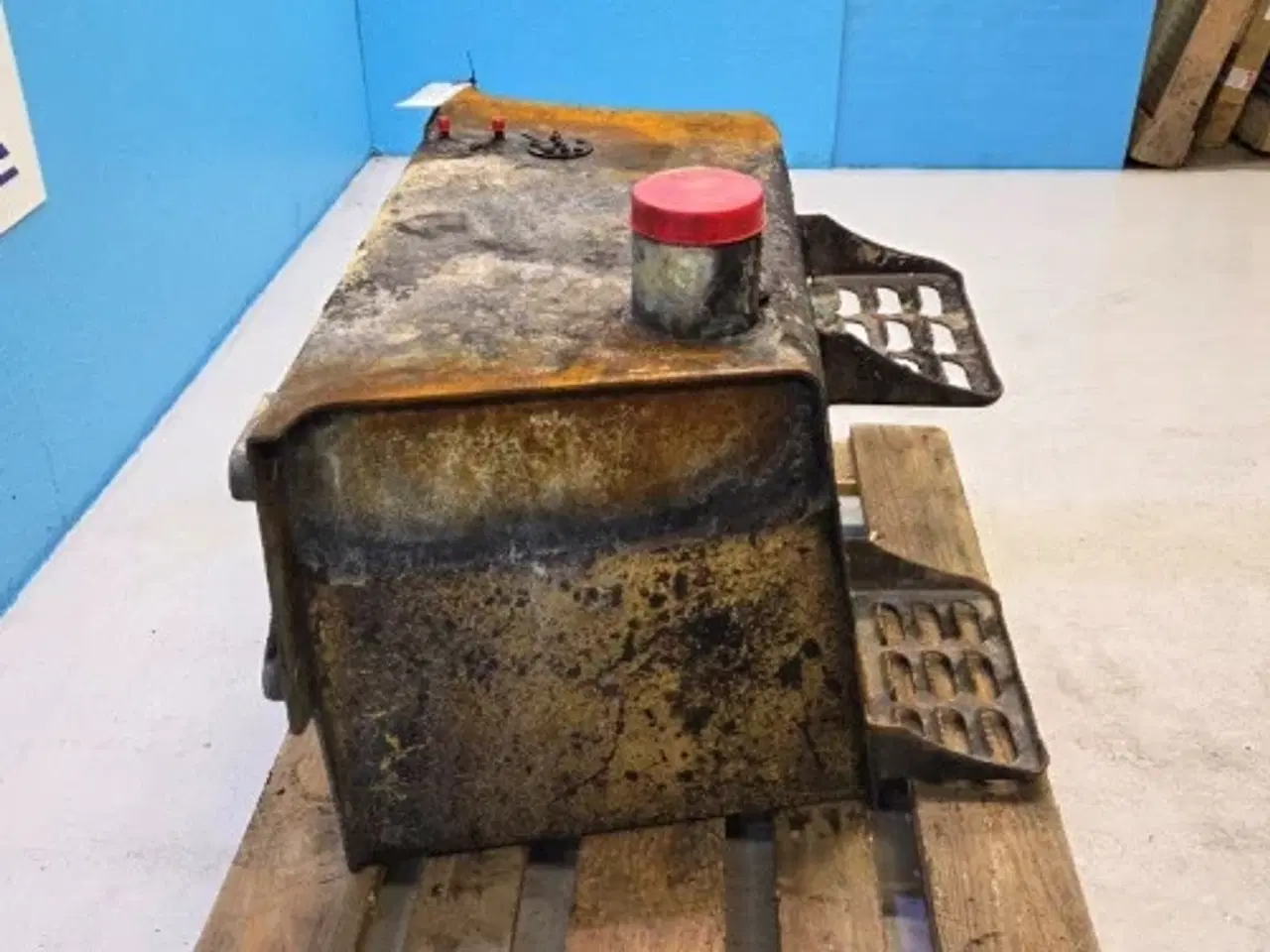 Billede 14 - New Holland LB115B Dieseltank 84262236