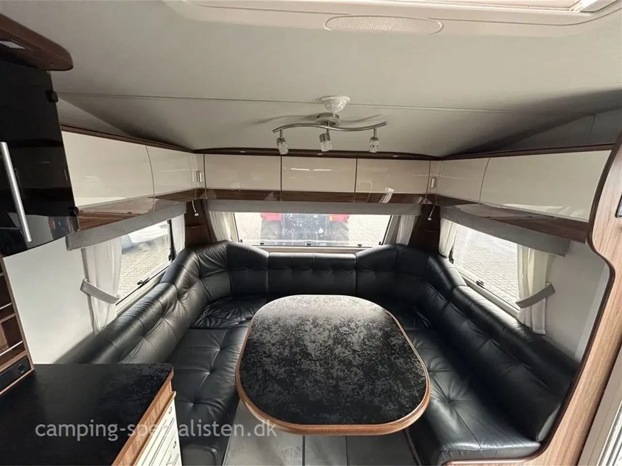 Billede 4 - 2020 - Polar Customized 680   Polar  Customized 680 med enkelte senge og ende badeværelse model 2020 kan nu ses hos Camping-Specialisten.dk