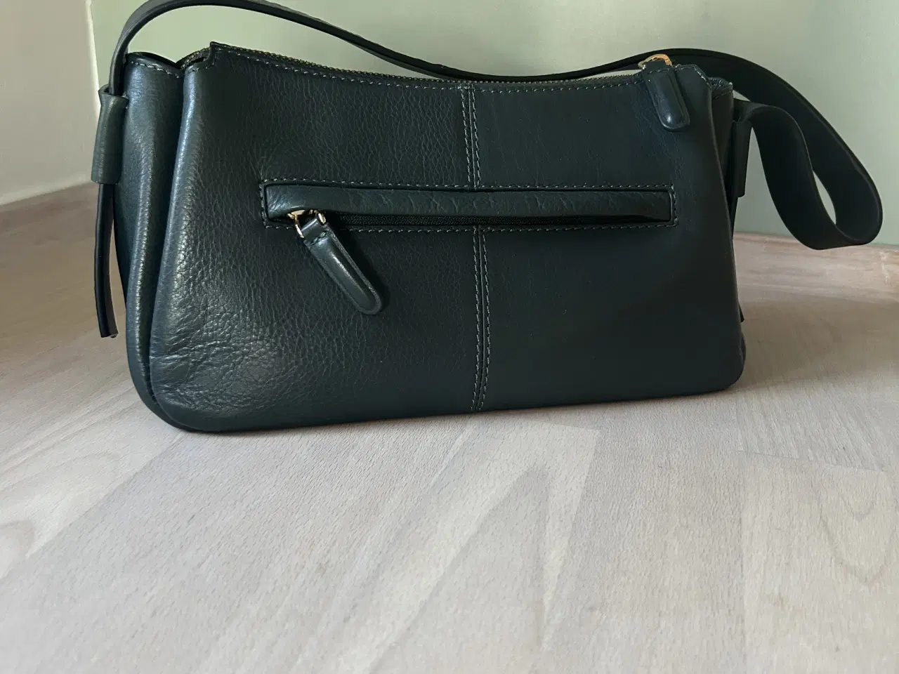 Billede 1 - Belsac Palina skuldertaske i grønt skind. 