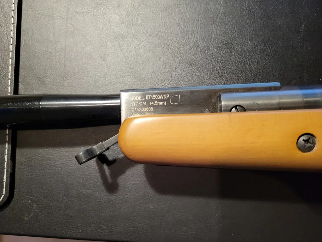 Billede 4 - Luftgeværer med foderal. Begge i kaliber 4,5 mm 