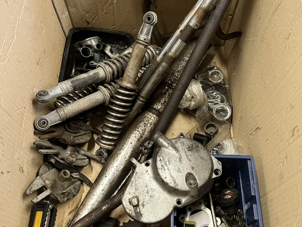 Billede 19 - Et lot Puch Maxi reservedele sælges – samlet pakke