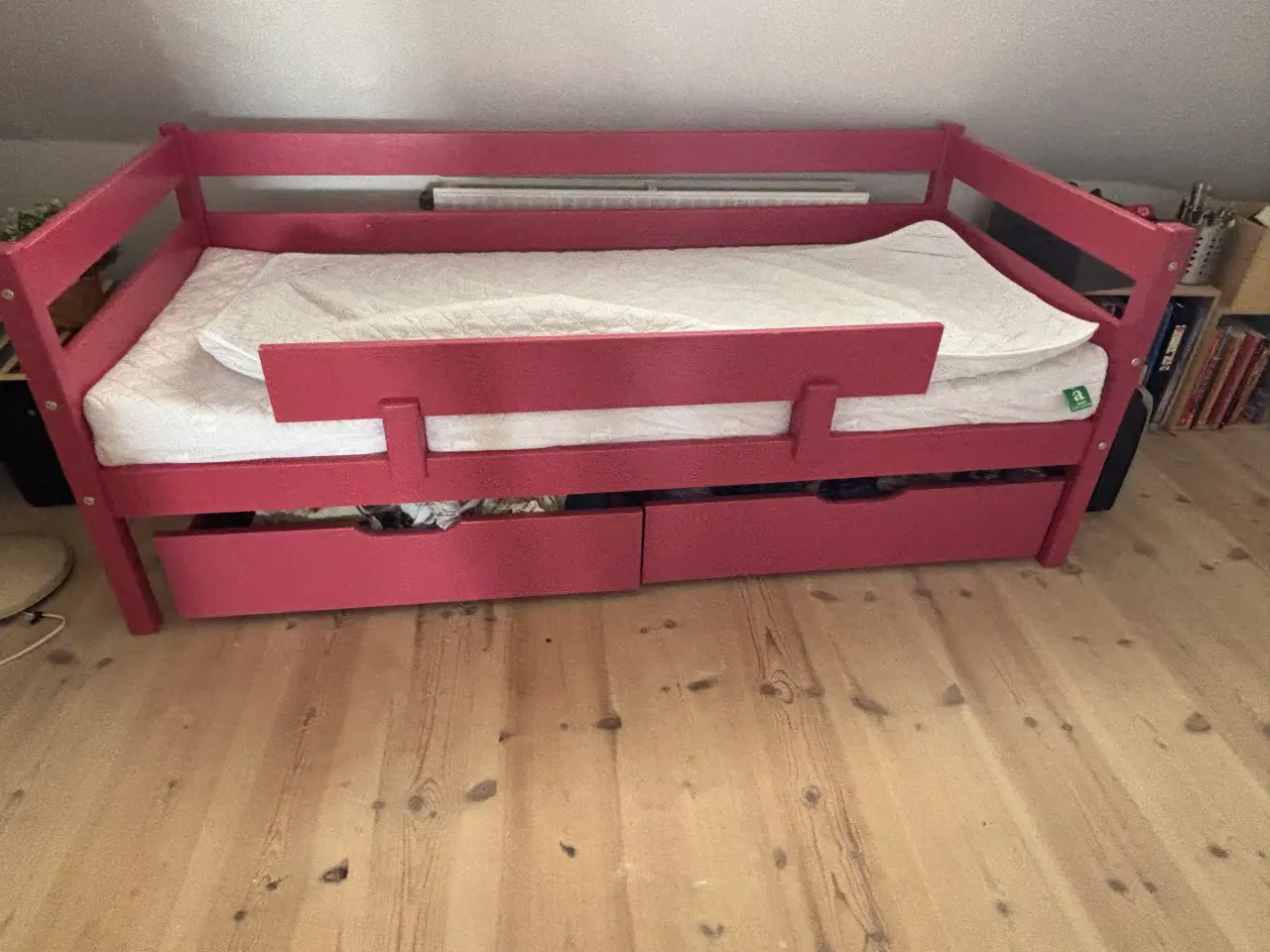 Billede 1 - Hoppekids juniorseng med skuffer og madras