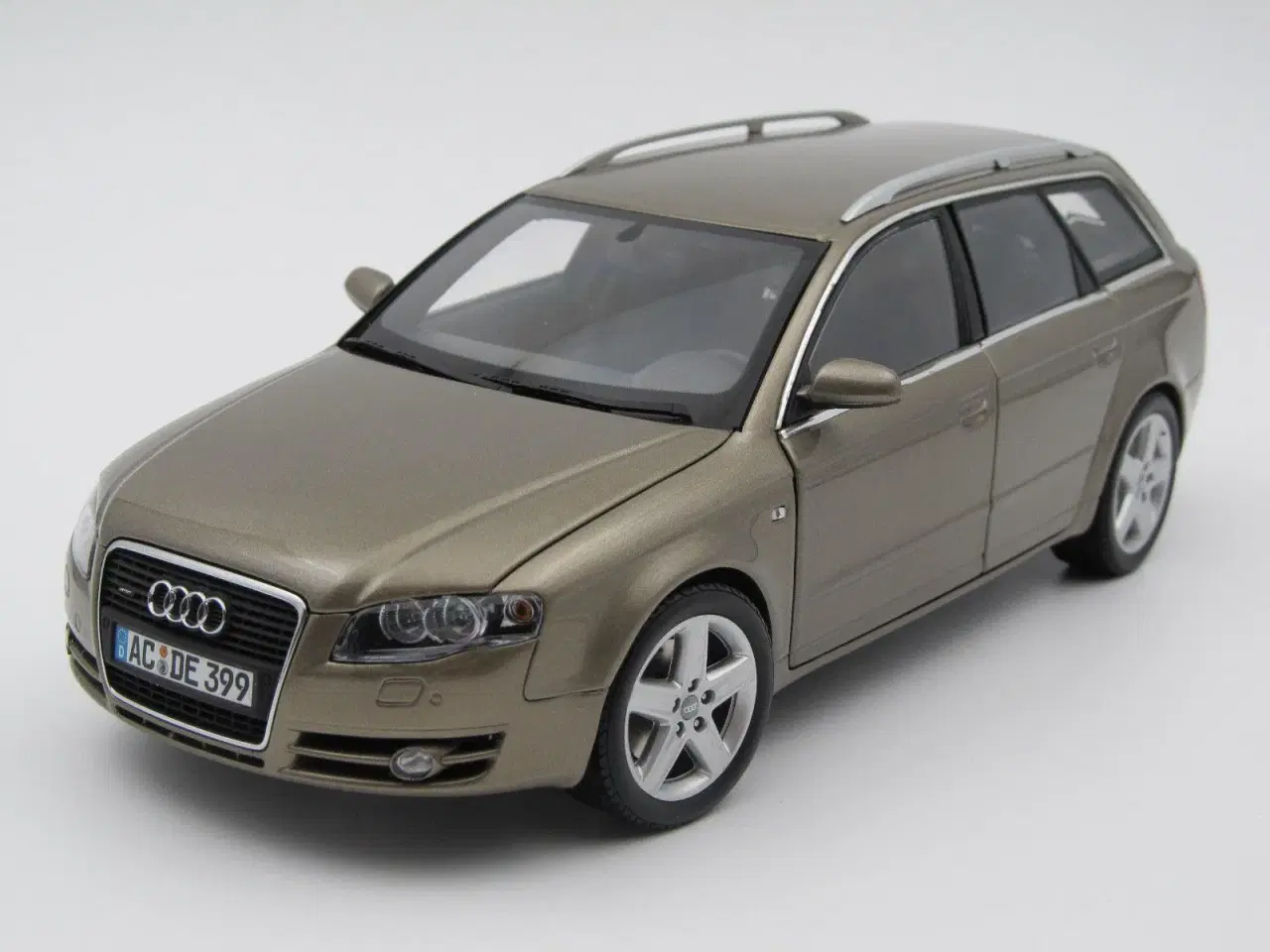 Billede 2 - 2005 Audi A4 Avant 3,2 FSI Quattro B7 - 1:18