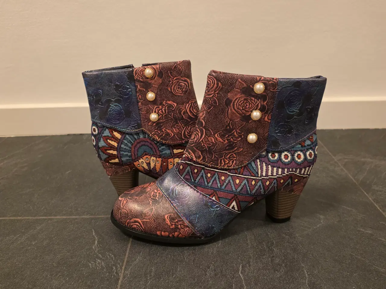 Billede 3 - Sko med høj hæl, str. 40