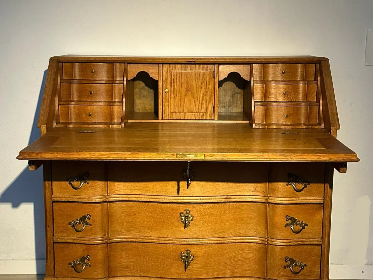 Billede 2 - Antikt Sekretær skrivebord i massiv træ