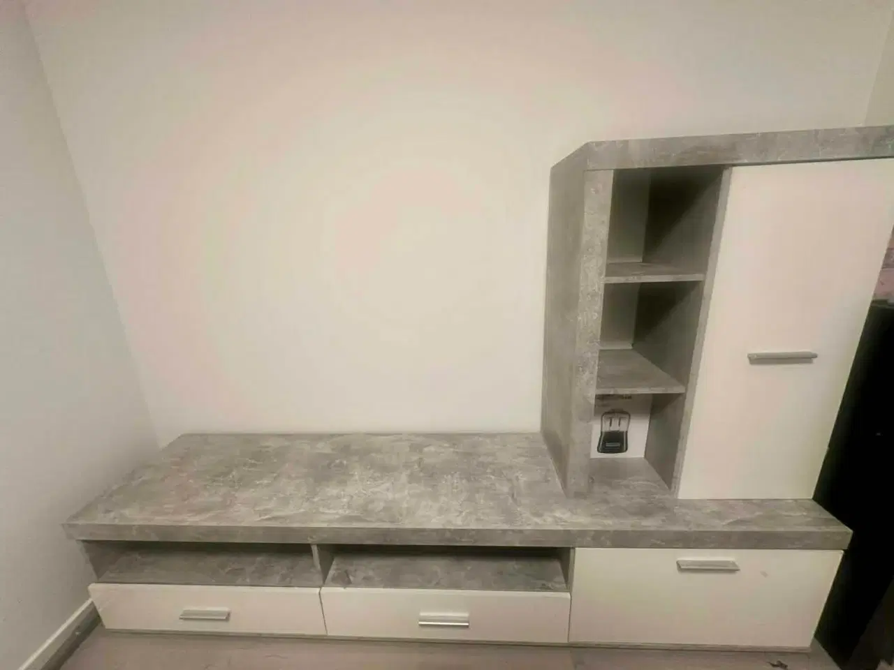 Billede 1 - Flot TV-bord & reolsæt – moderne look – BYD!