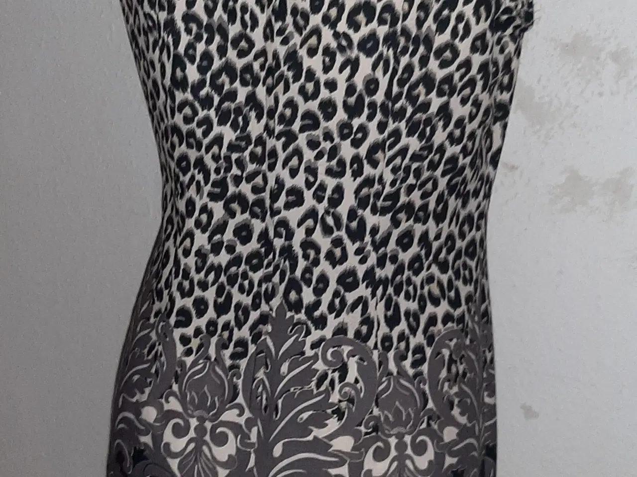 Billede 4 - Wallis kjole(shift dress-) Størrelse: 40/42