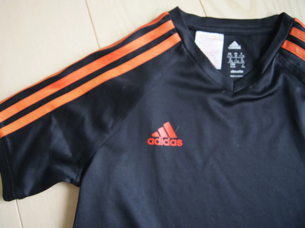 Billede 2 - Adidas climalite t-shirt str. 152