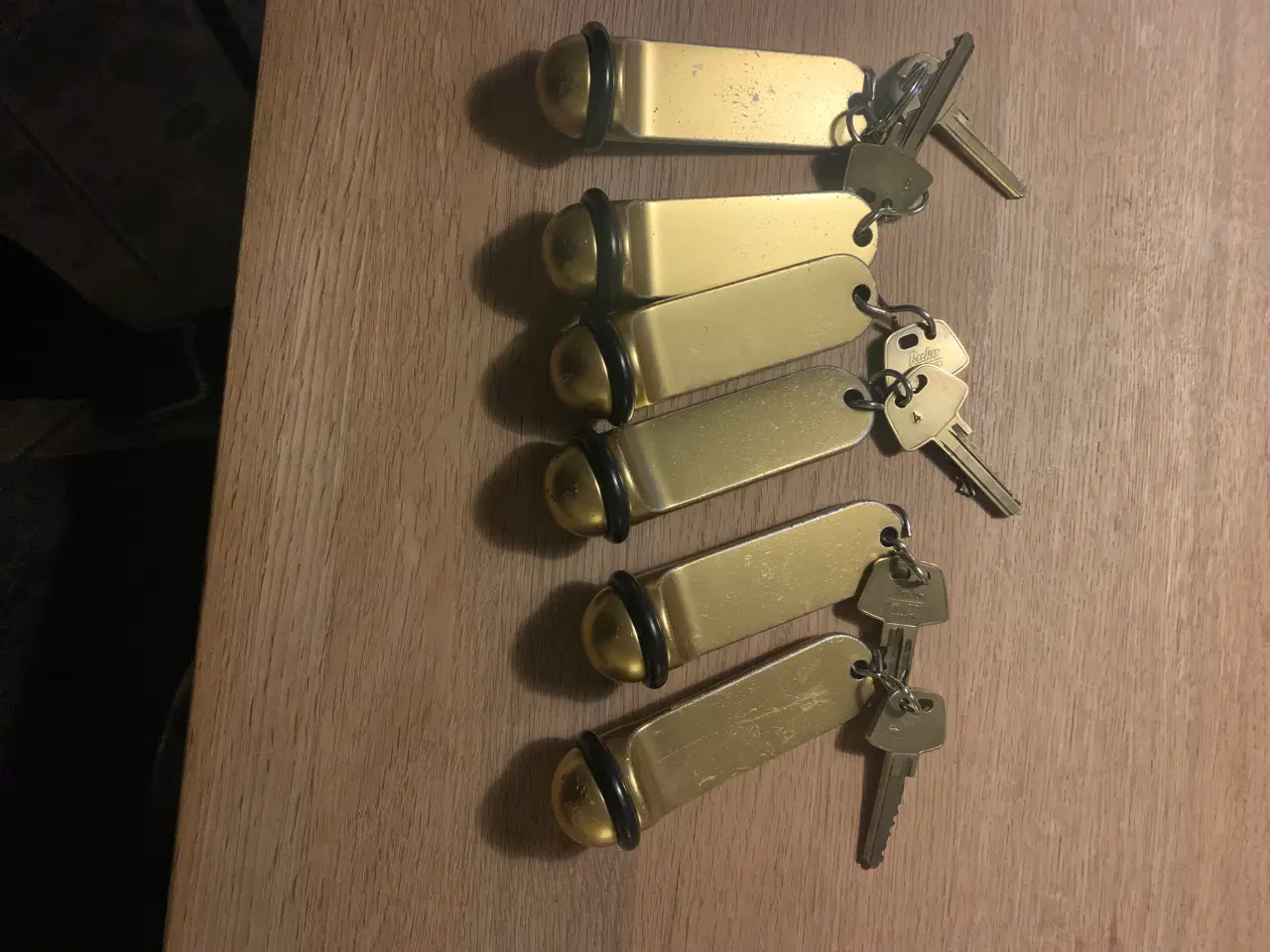 Billede 1 - Hotelnøglevedhæng i “guld”