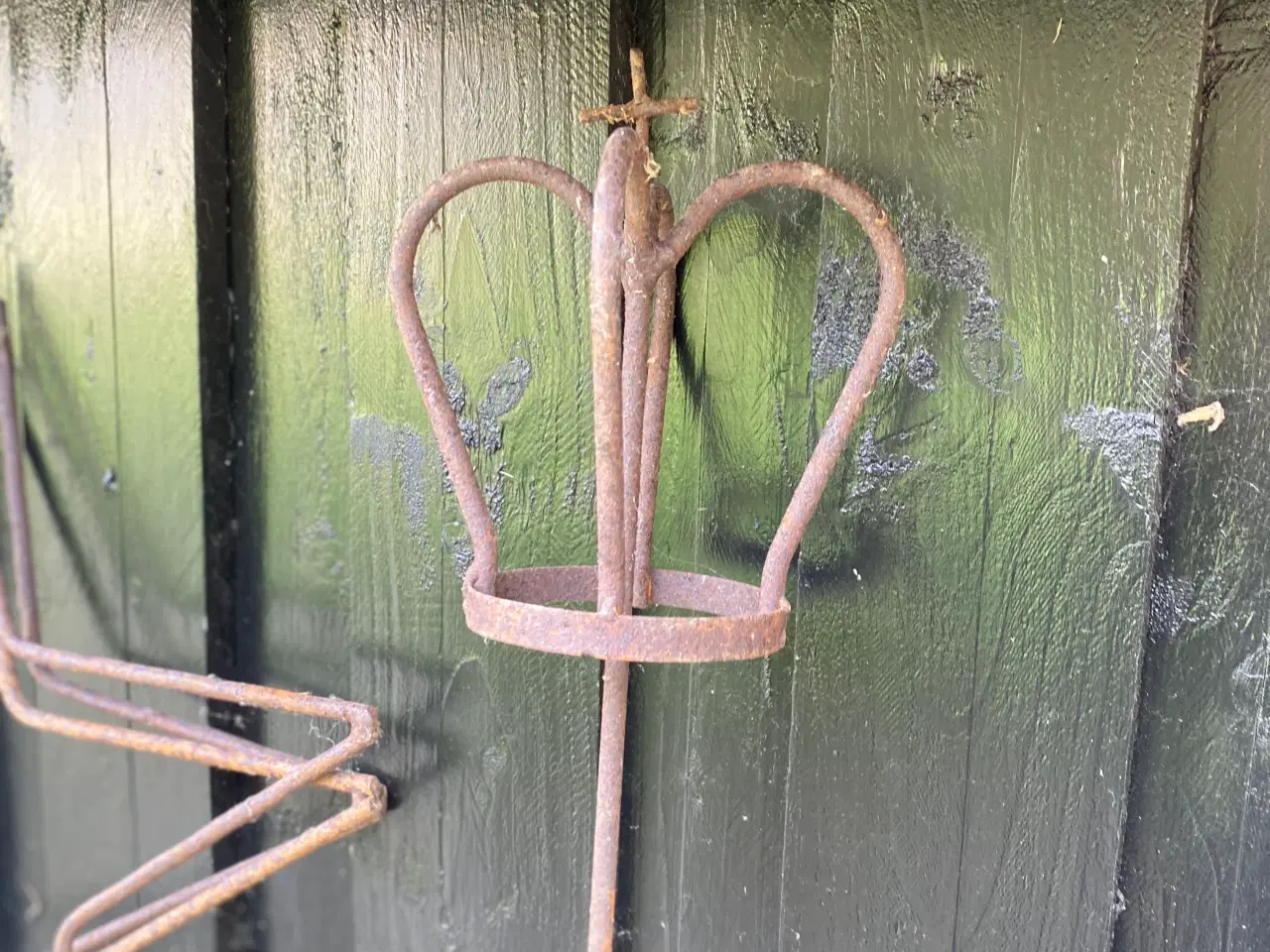 Billede 4 - Jernstativer m stjerne, kongekrone og klokke