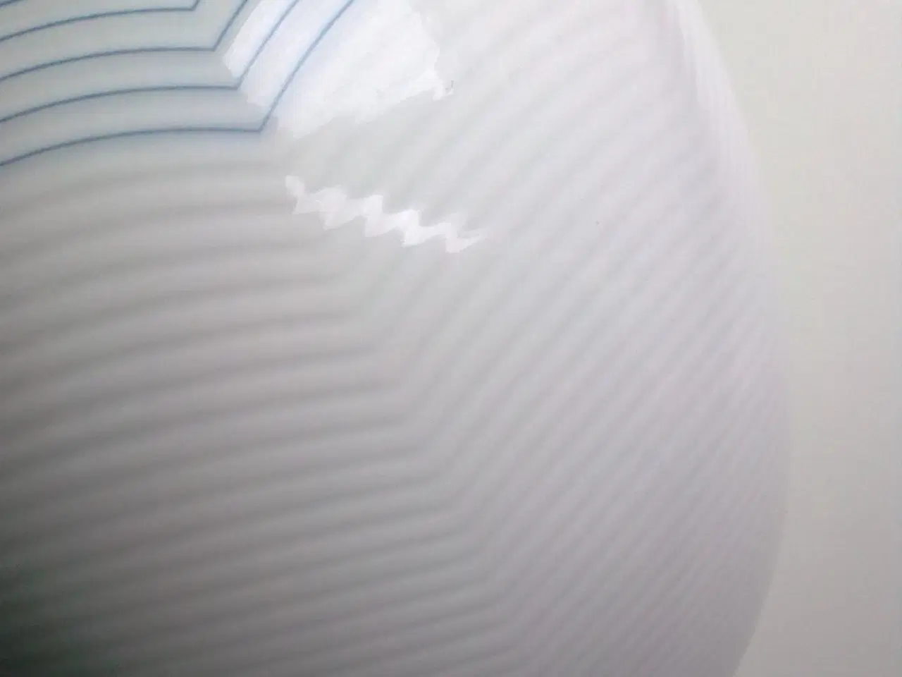 Billede 3 - Elipse i hvid porcelæn kunst vase