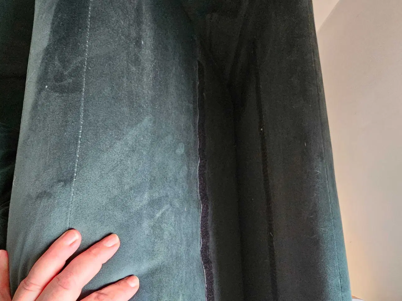 Billede 6 - Grøn velour sofa m. stor chaiselong.
