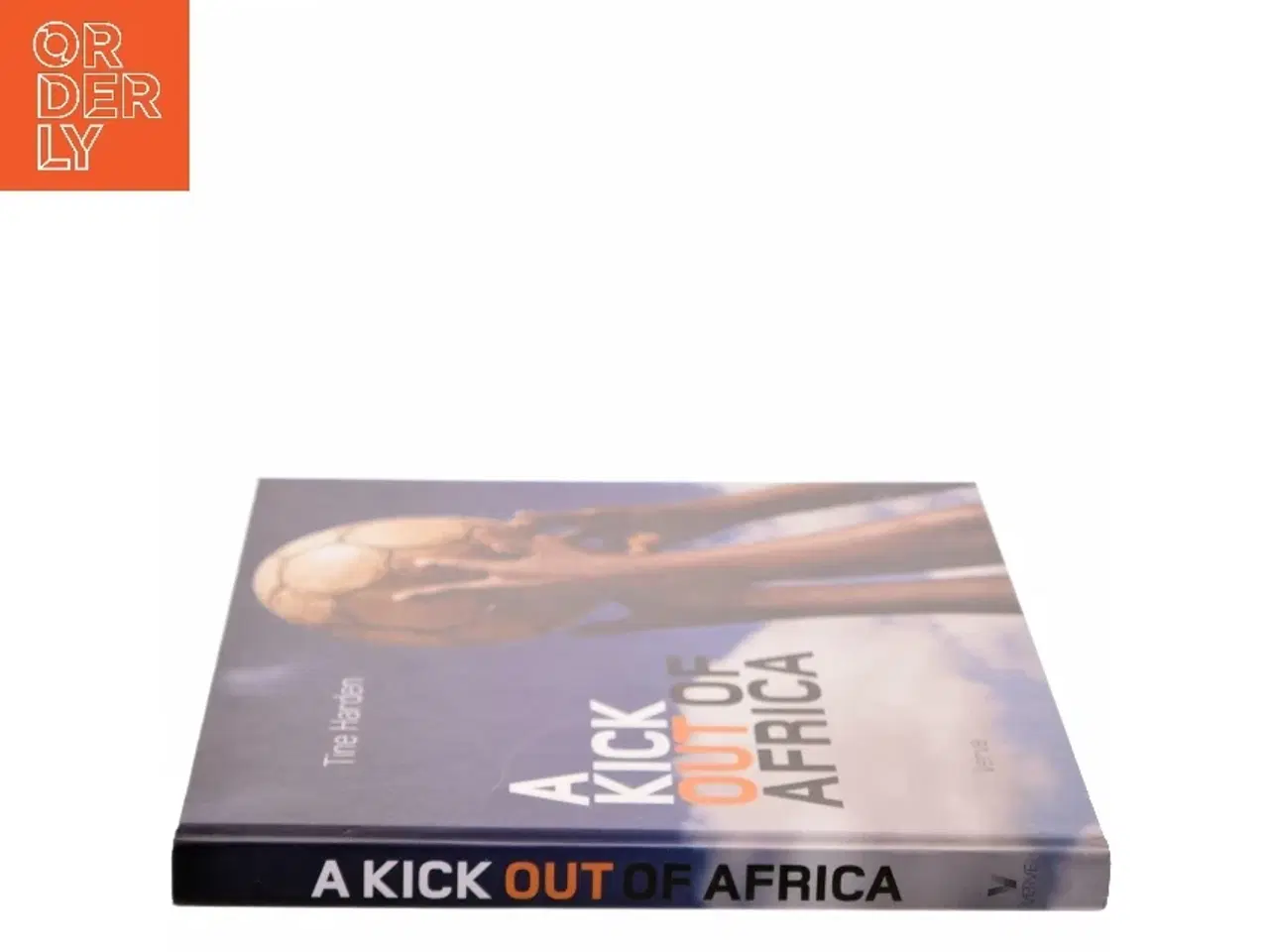 Billede 2 - A kick out of Africa af Tine Harden (Bog)