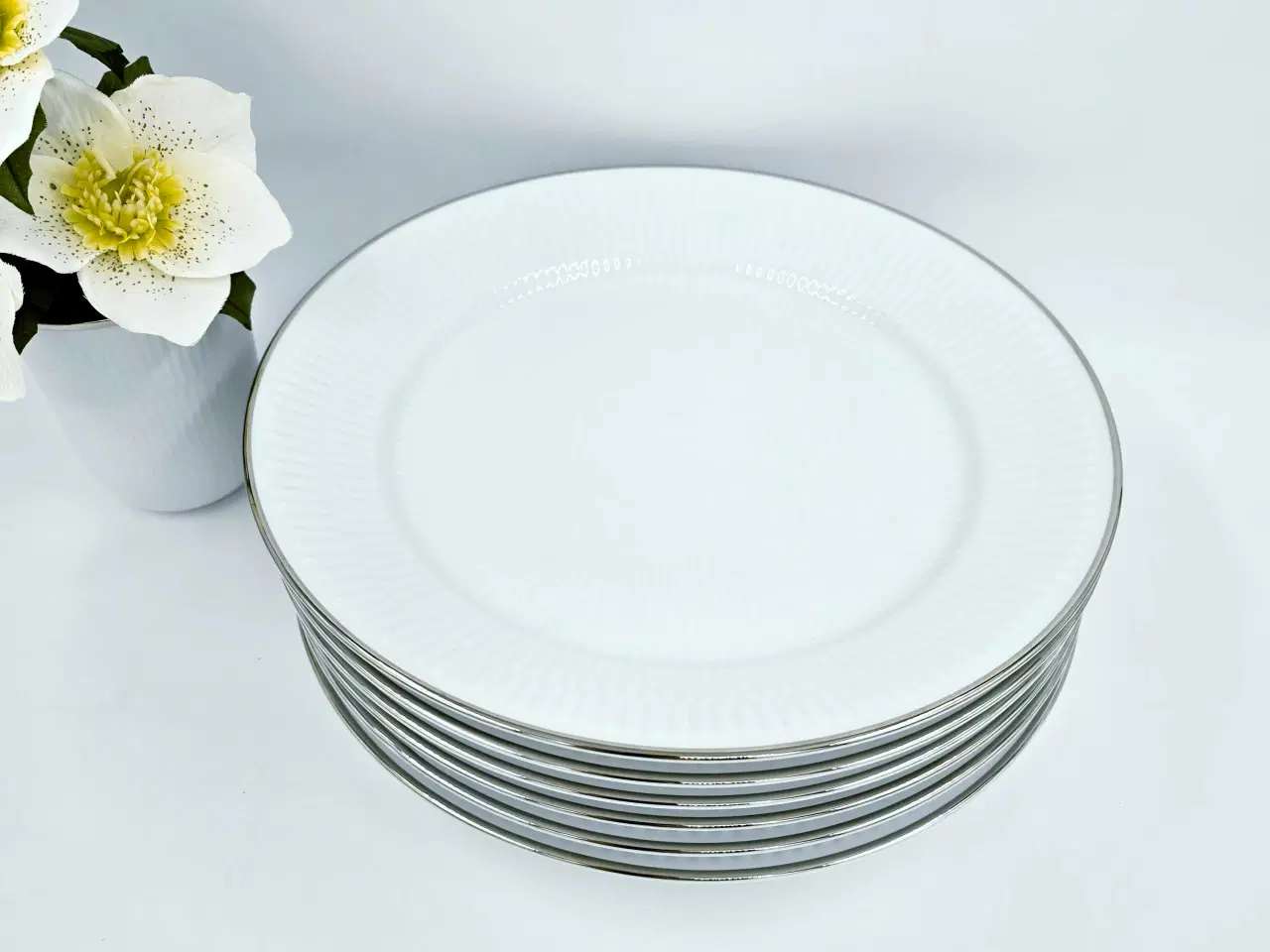 Billede 10 - Hvid Riflet Platin Middagstallerken Porcelæn 