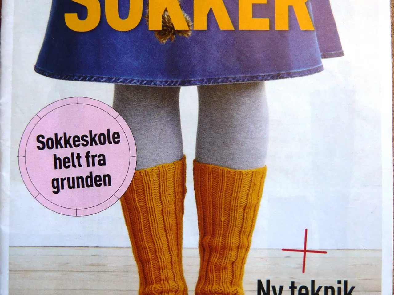 Billede 4 - Strikkehæfter med sokker, strømper og sutsko (6)