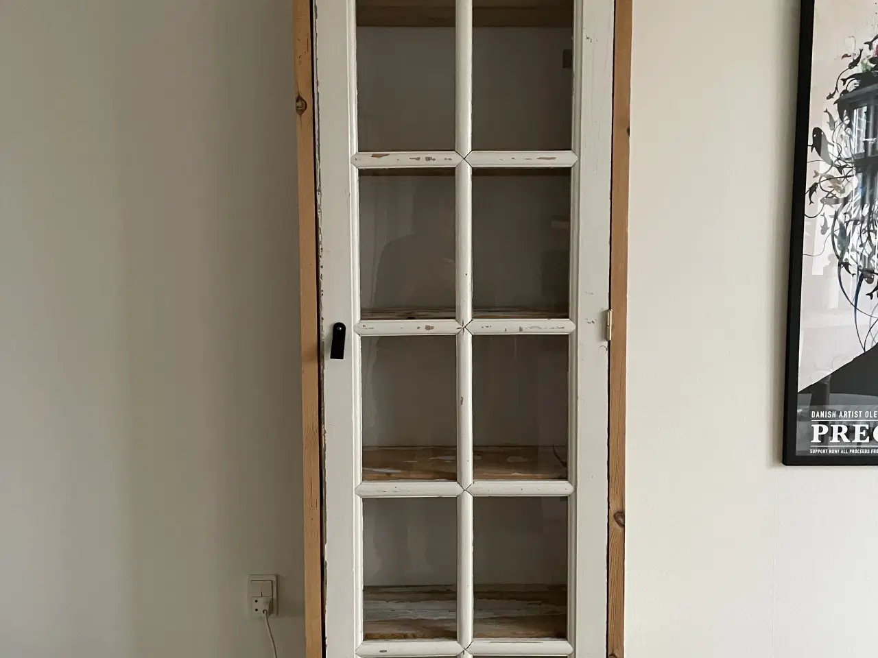 Billede 1 - Skab med glaslåge