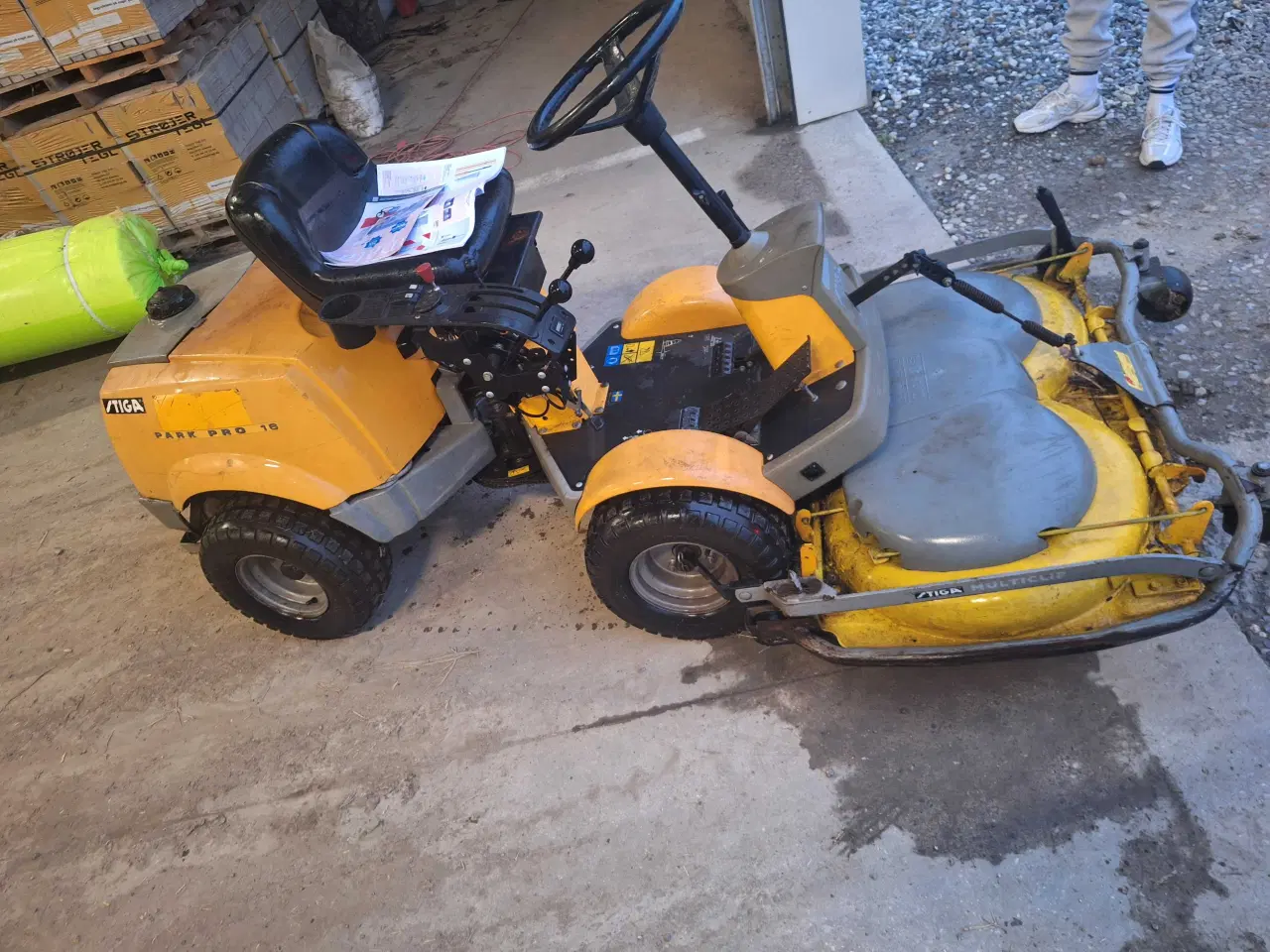 Billede 3 - Stiga Park 16 . motor 17.5 briggs&stratton