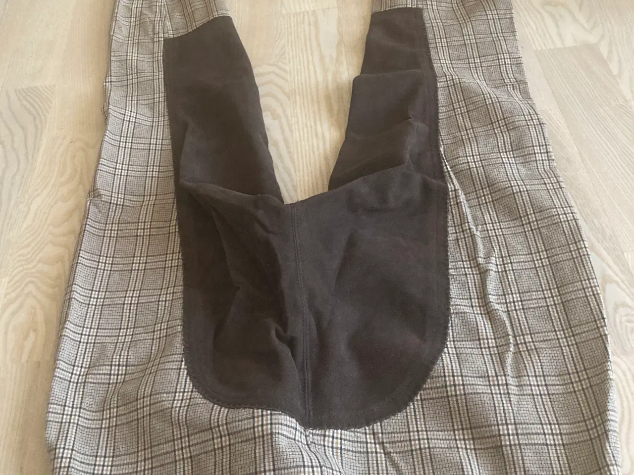 Billede 3 - Velholdte ridebukser fra Montar - str. 42.