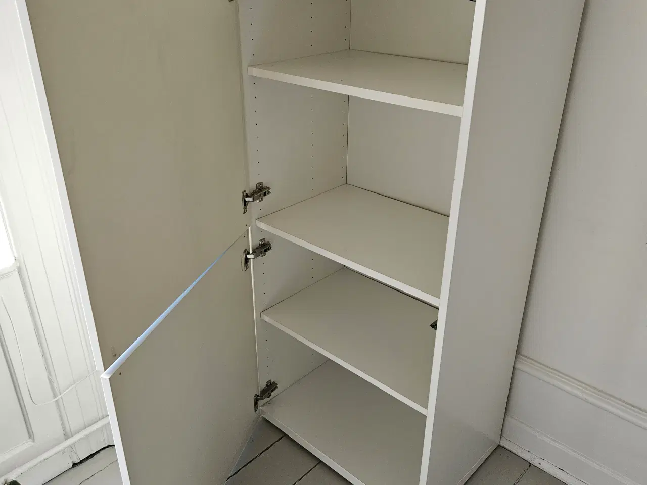 Billede 2 - Ikea skabe gives væk