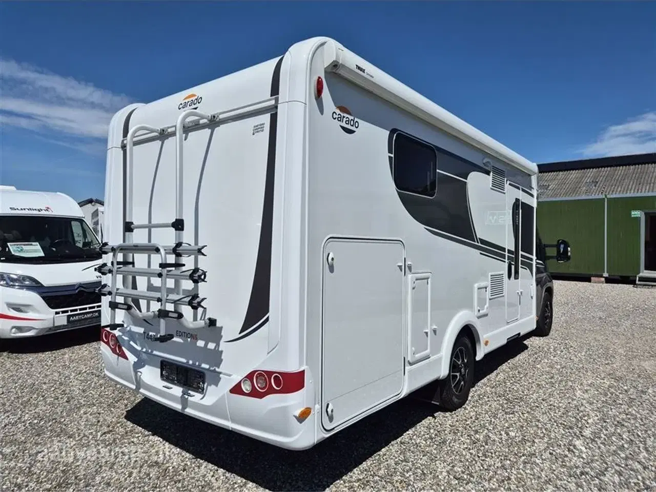 Billede 2 - 2022 - Carado T 447   metalfarvet førerhus. elektrisk trin. solceller. cykelstativ.