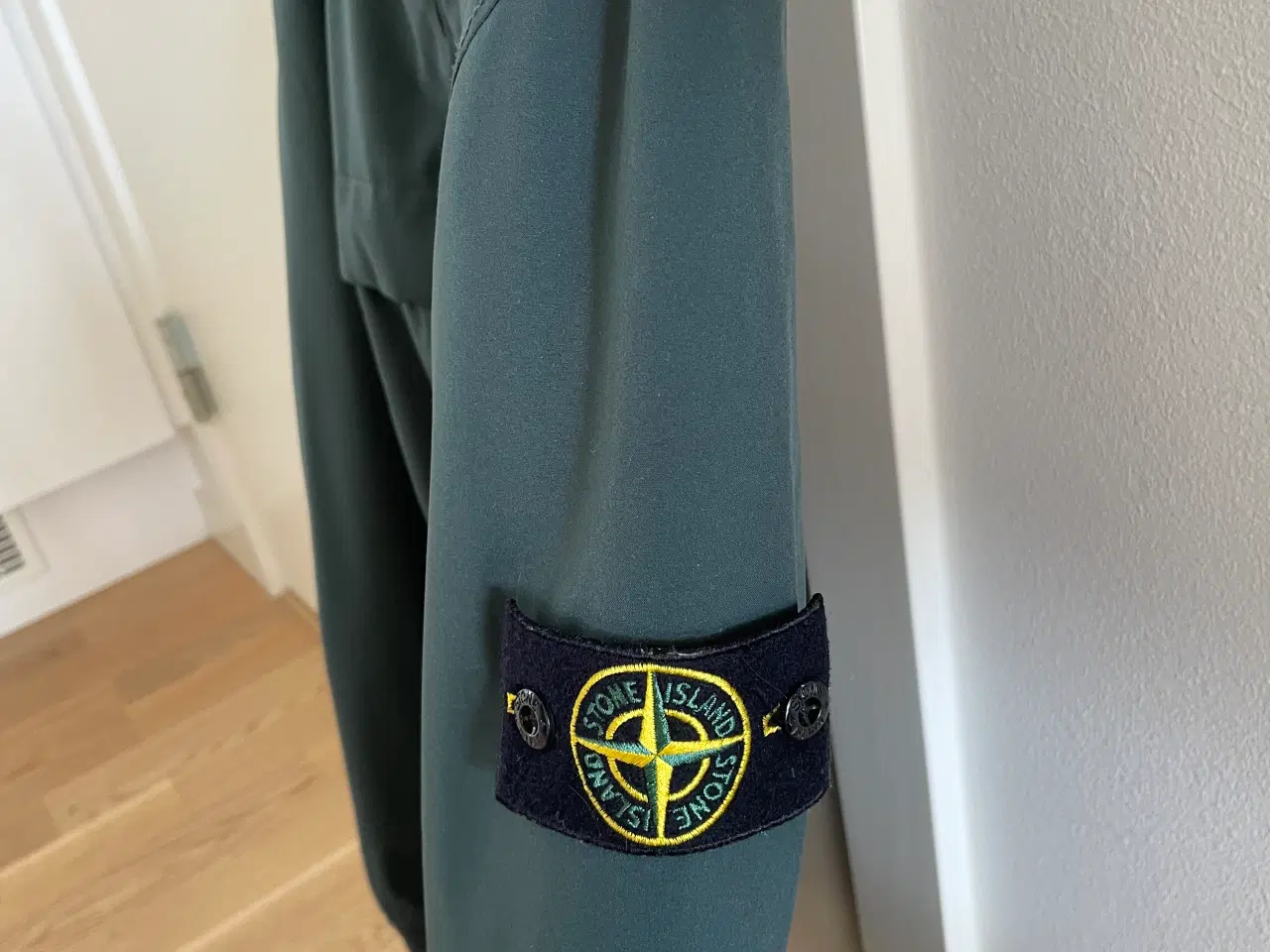 Billede 2 - Stone Island Jakke - NÆRMEST UBRUGT