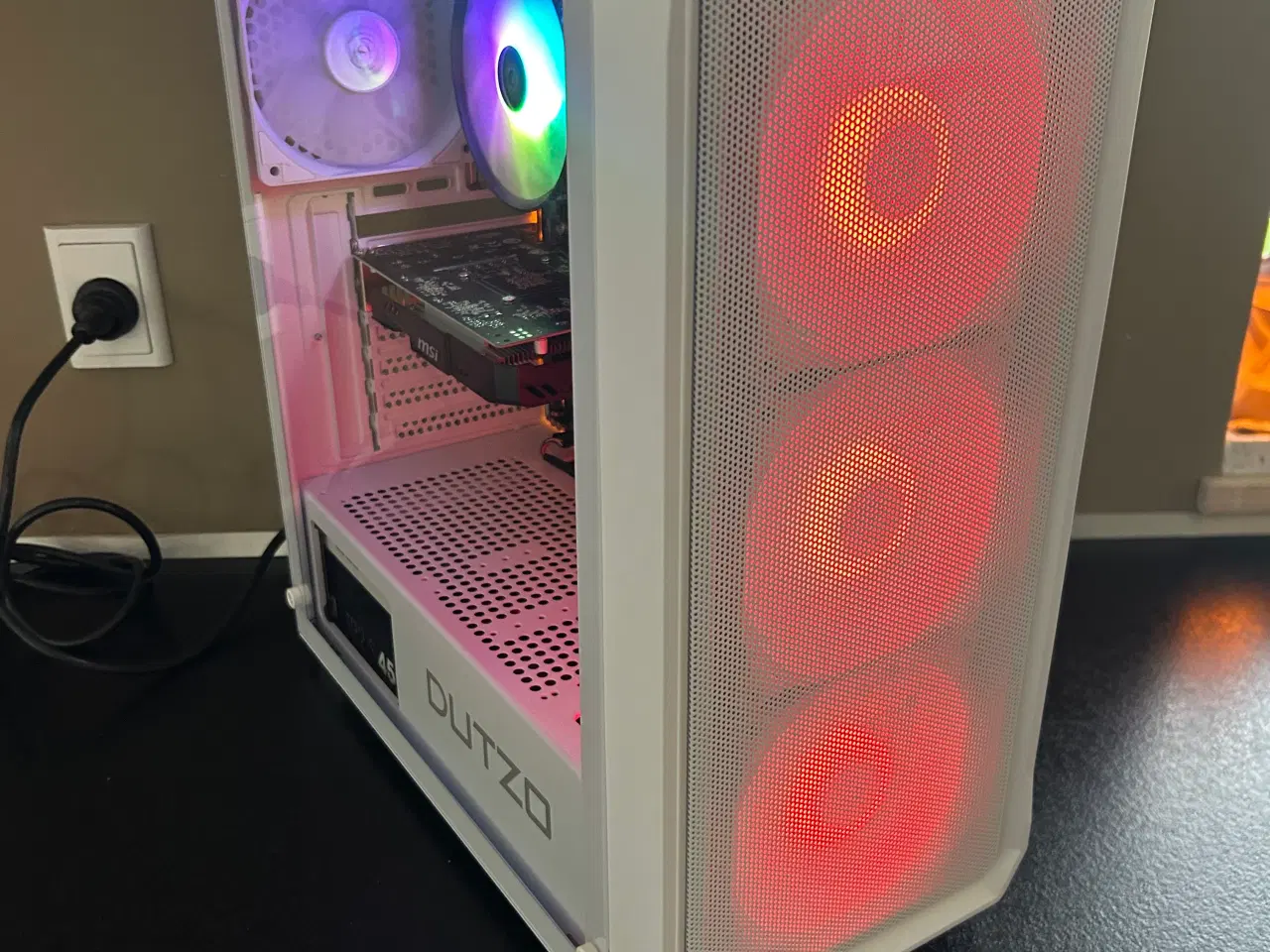 Billede 5 - 💻 Stilet RGB Gaming-PC – perfekt til eSport og kl