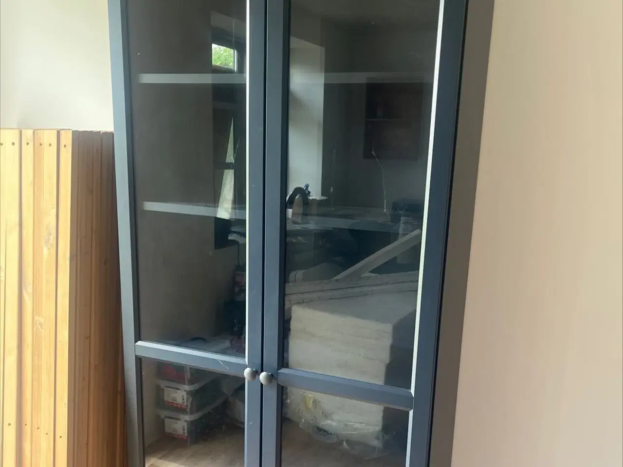 Billede 2 - Glasskab/garderobe skab sælges