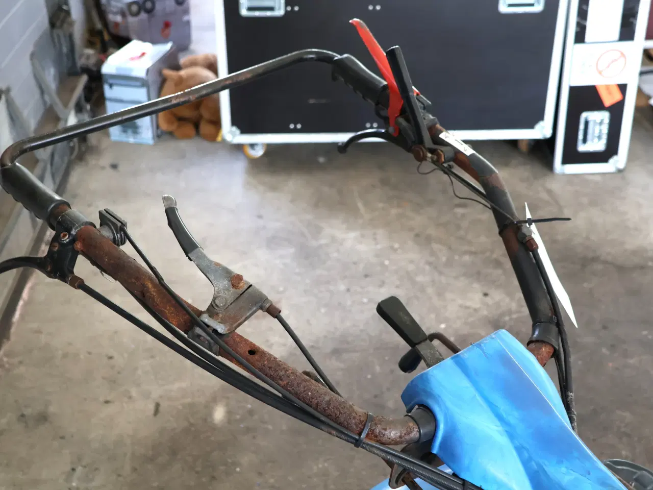 Billede 6 -  2 Hjulet traktor/redskabsbærer m/kost og el-start