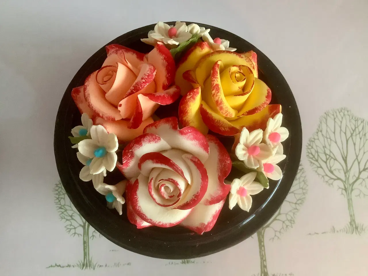 Billede 2 - Smukt håndmalet lakskrin med blomster.