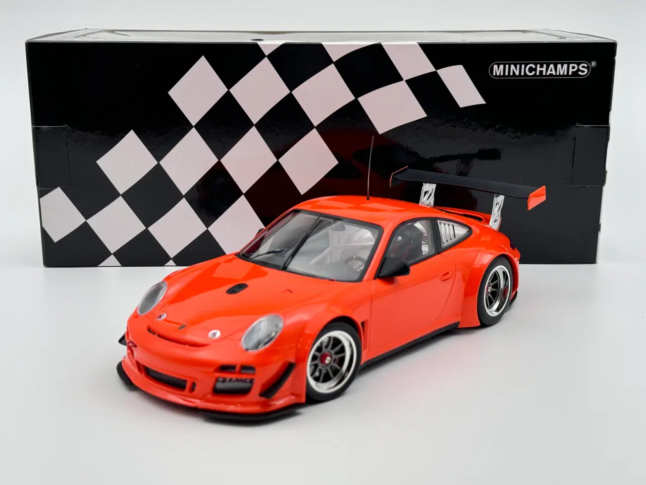 Billede 9 - 2010 Porsche 911 GT3 R Street MINICHAMPS - 1:18