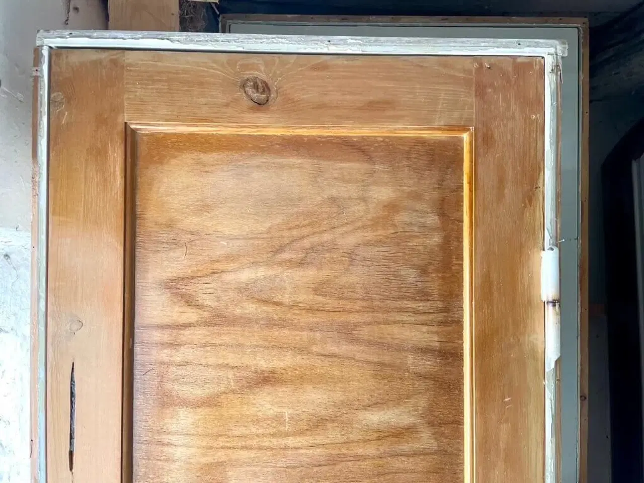 Billede 3 - Smal, højrehængt umalet fyldningsdør