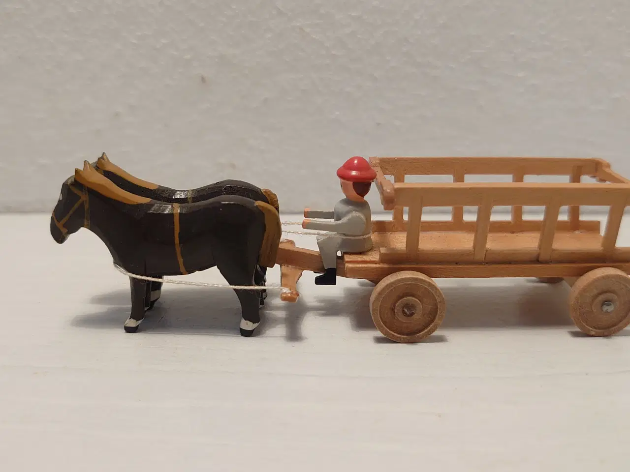 Billede 1 - Erzgebirge:Miniature vogn m. 2 heste og kusk