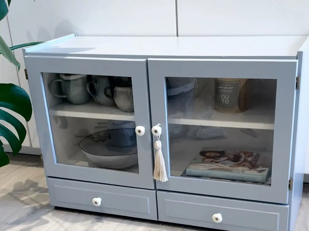 Billede 1 - Vægvitrine lyseblå