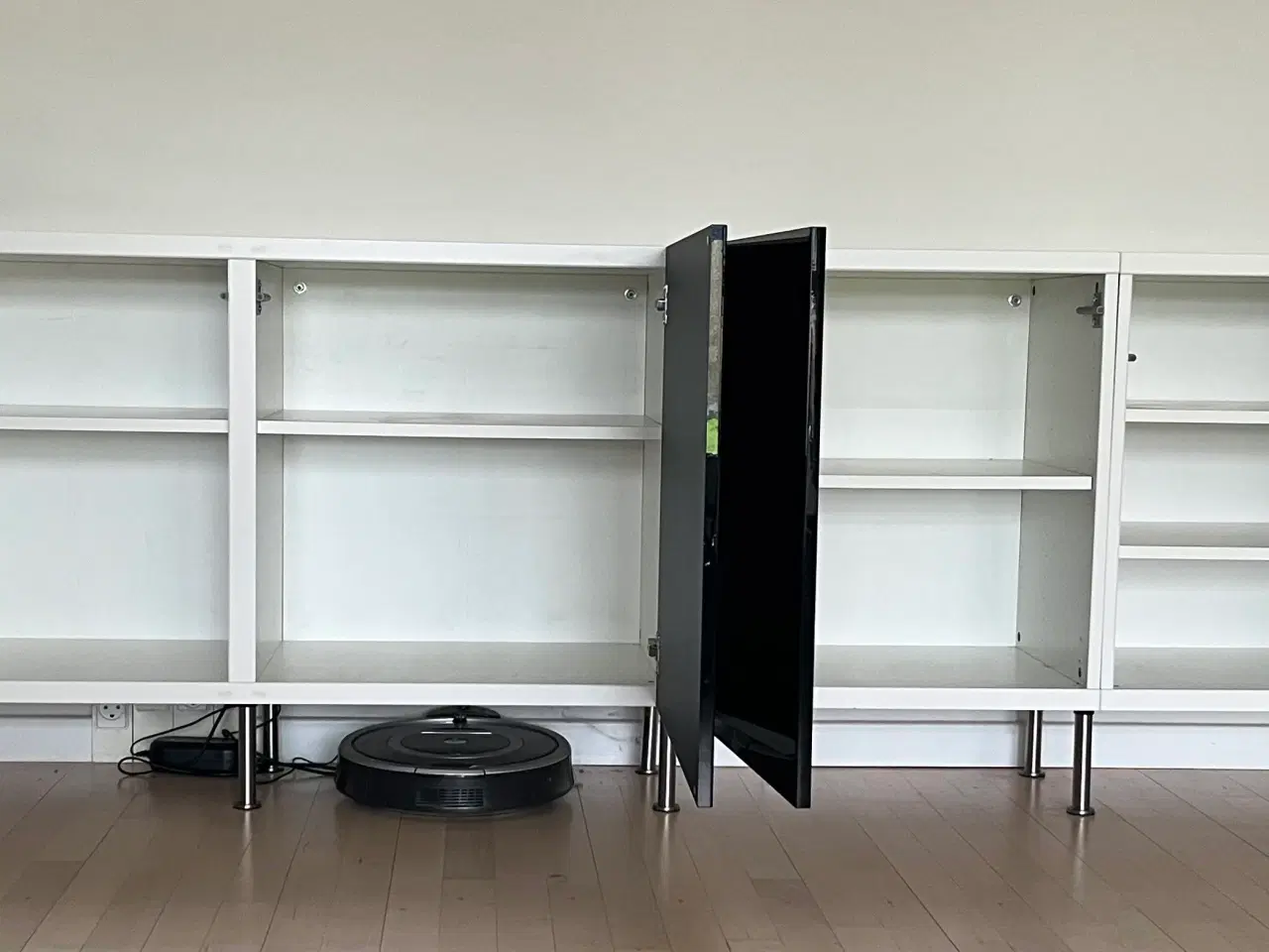 Billede 2 - Ikea skab