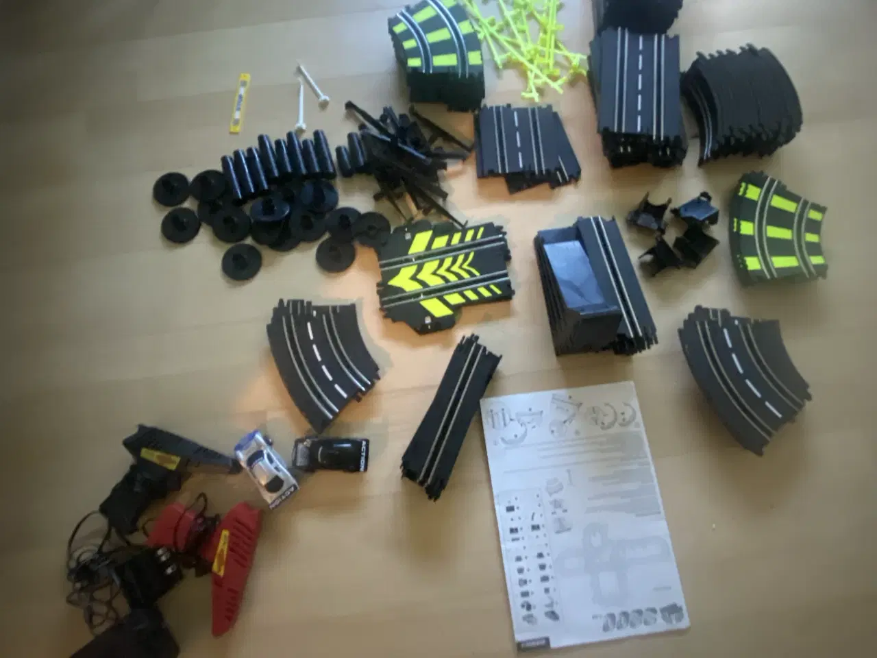 Billede 5 - Racerbane med 2 biler + controllere – Klar til far