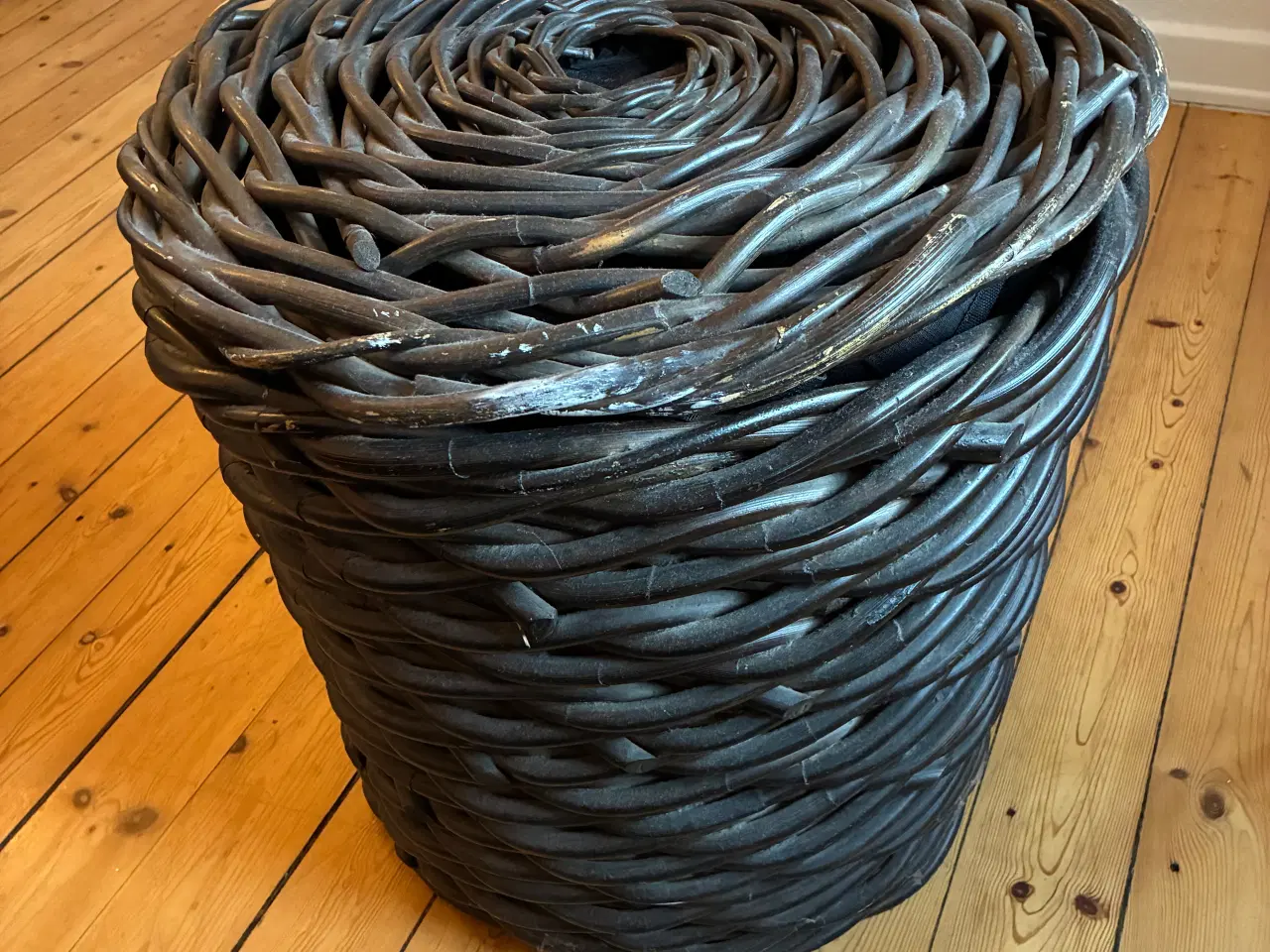 Billede 3 - Kurv i robust træ